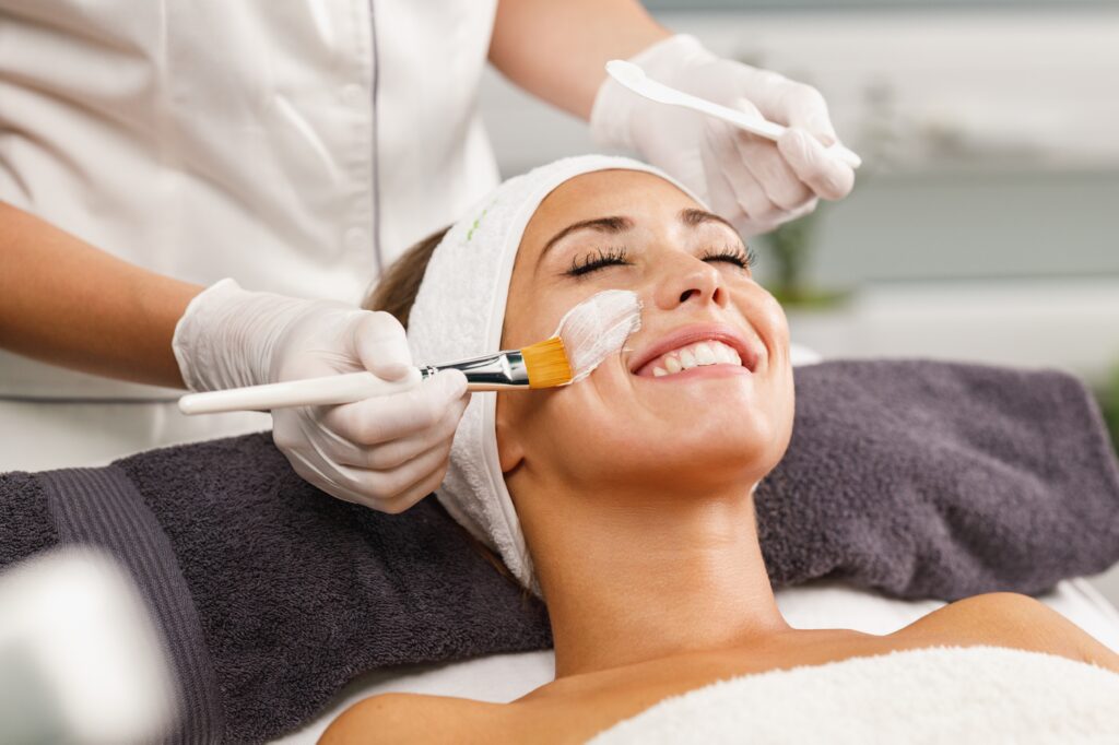 Shot,Of,A,Beautiful,Young,Woman,Getting,A,Facial,Mask