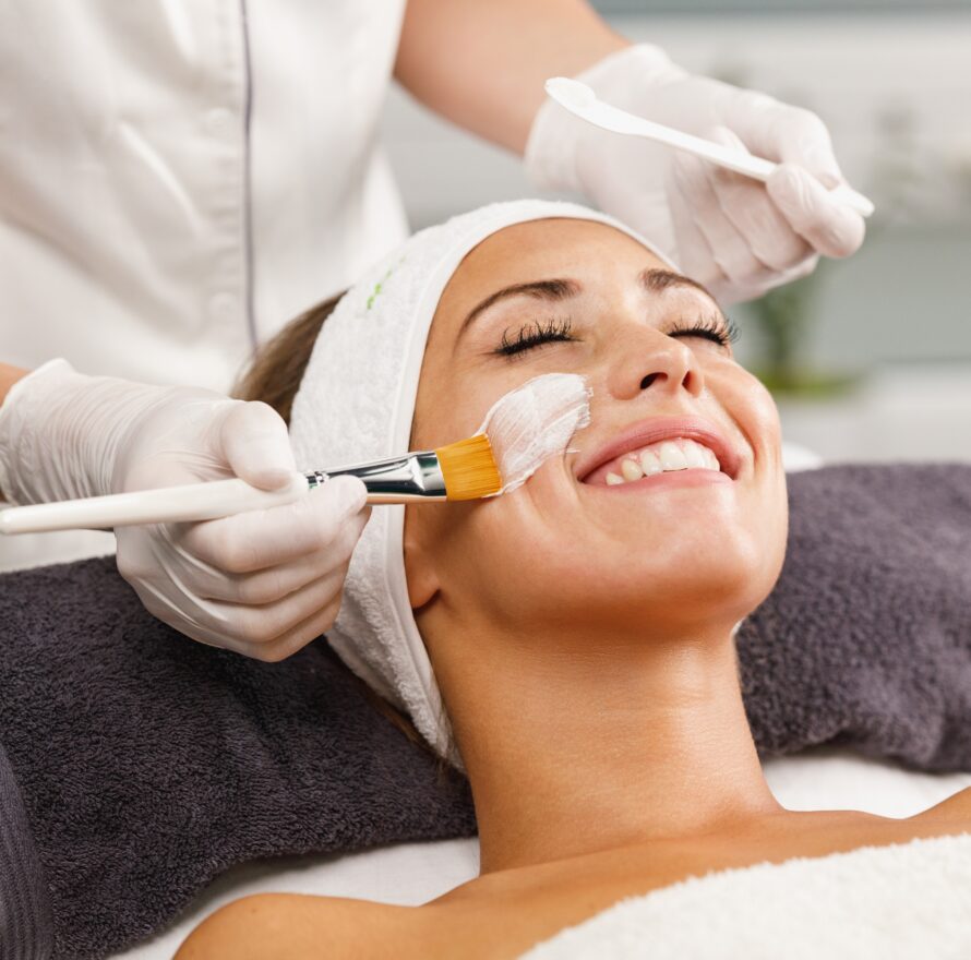 Shot,Of,A,Beautiful,Young,Woman,Getting,A,Facial,Mask