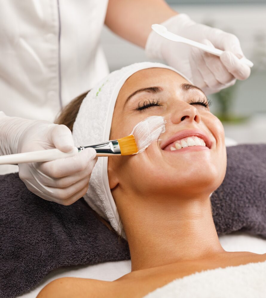 Shot,Of,A,Beautiful,Young,Woman,Getting,A,Facial,Mask