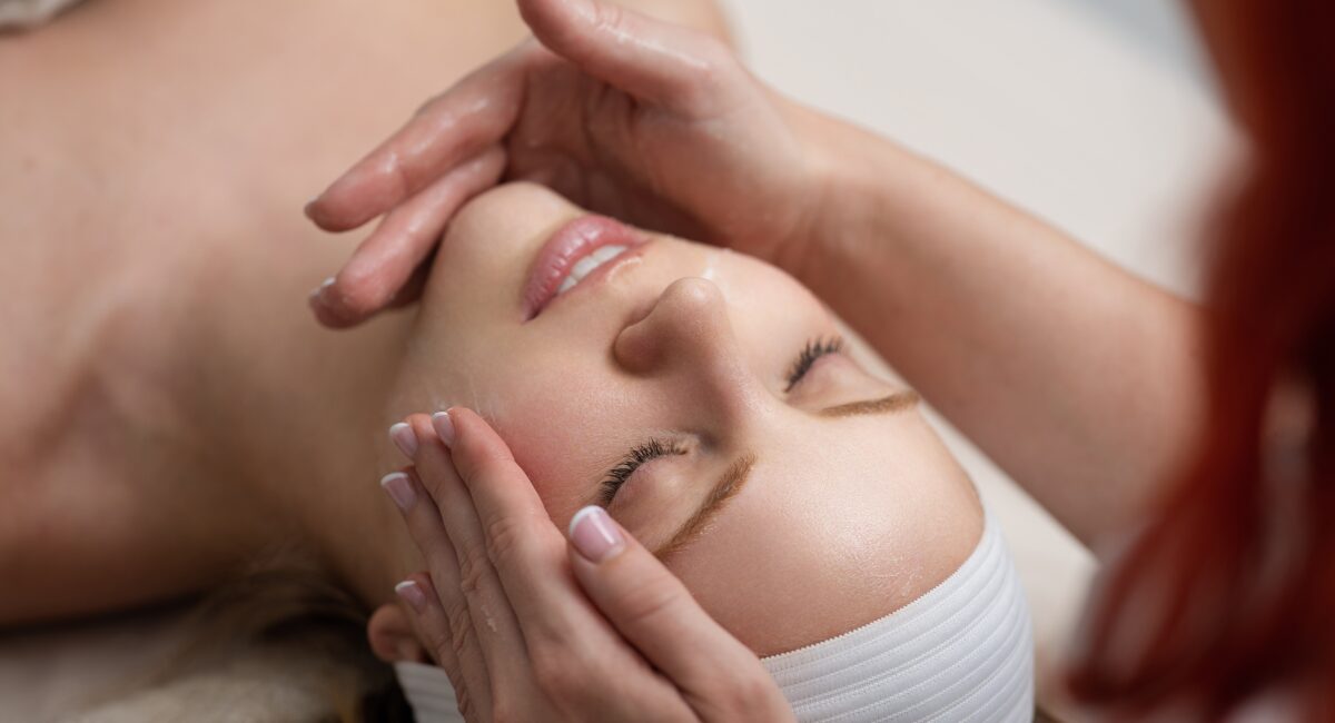 Facial,Treatment.,Beauty,Skin,,Skincare,Massage,In,A,Beauty,Clinic.