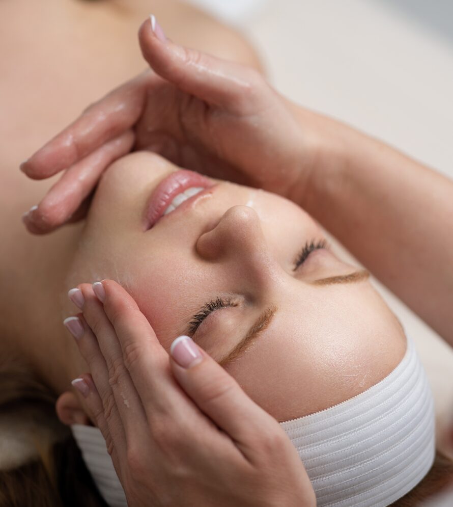 Facial,Treatment.,Beauty,Skin,,Skincare,Massage,In,A,Beauty,Clinic.